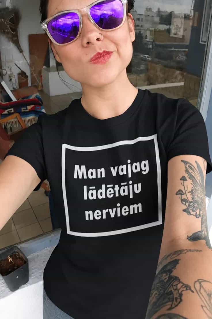 T-krekls „Man vajag lādētāju nerviem“