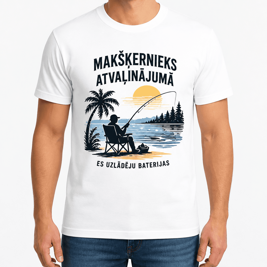 Makšķernieka T-krekls – MAKŠĶERNIEKS ATVAĻINĀJUMĀ