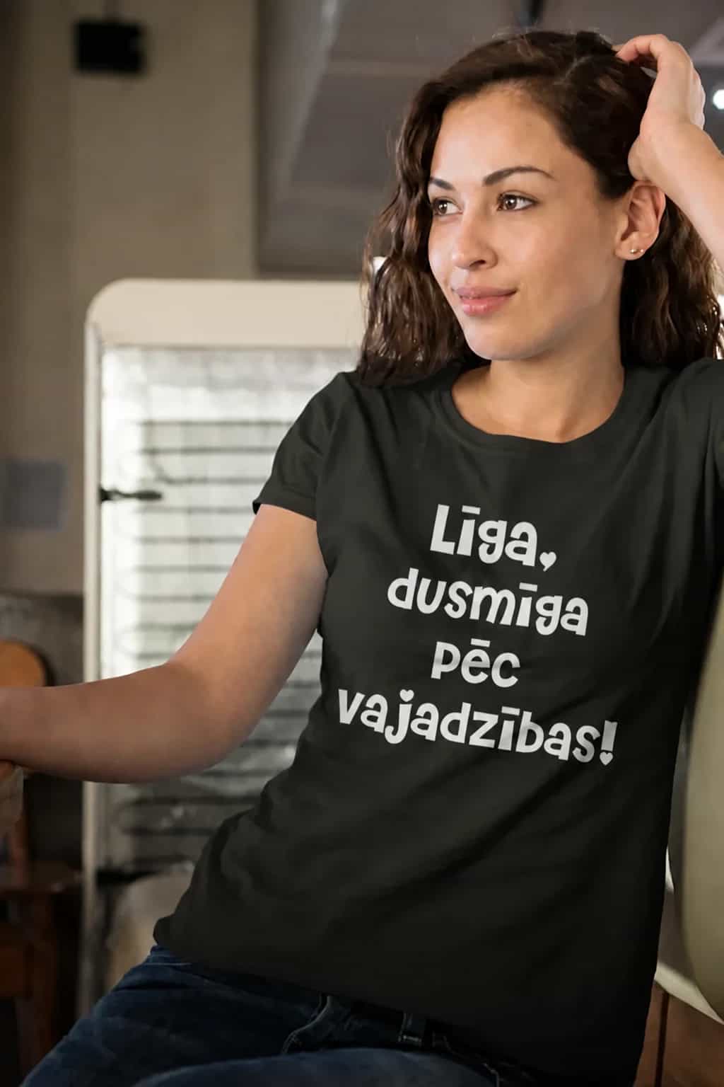 T-krekls ar vārdu „Dusmīga pēc vajadzības“