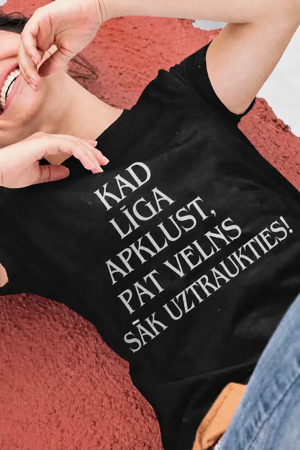 T-krekls „Kad viņa apklust“ ar vārdu