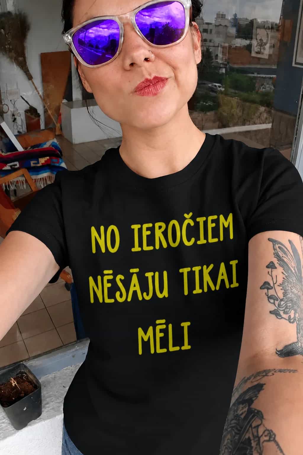 Smieklīgs T-krekls par asu mēli