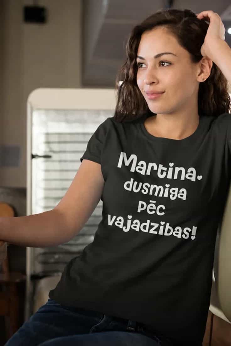 Smieklīgs krekls Dusmīga pēc vajadzības ar vārdu