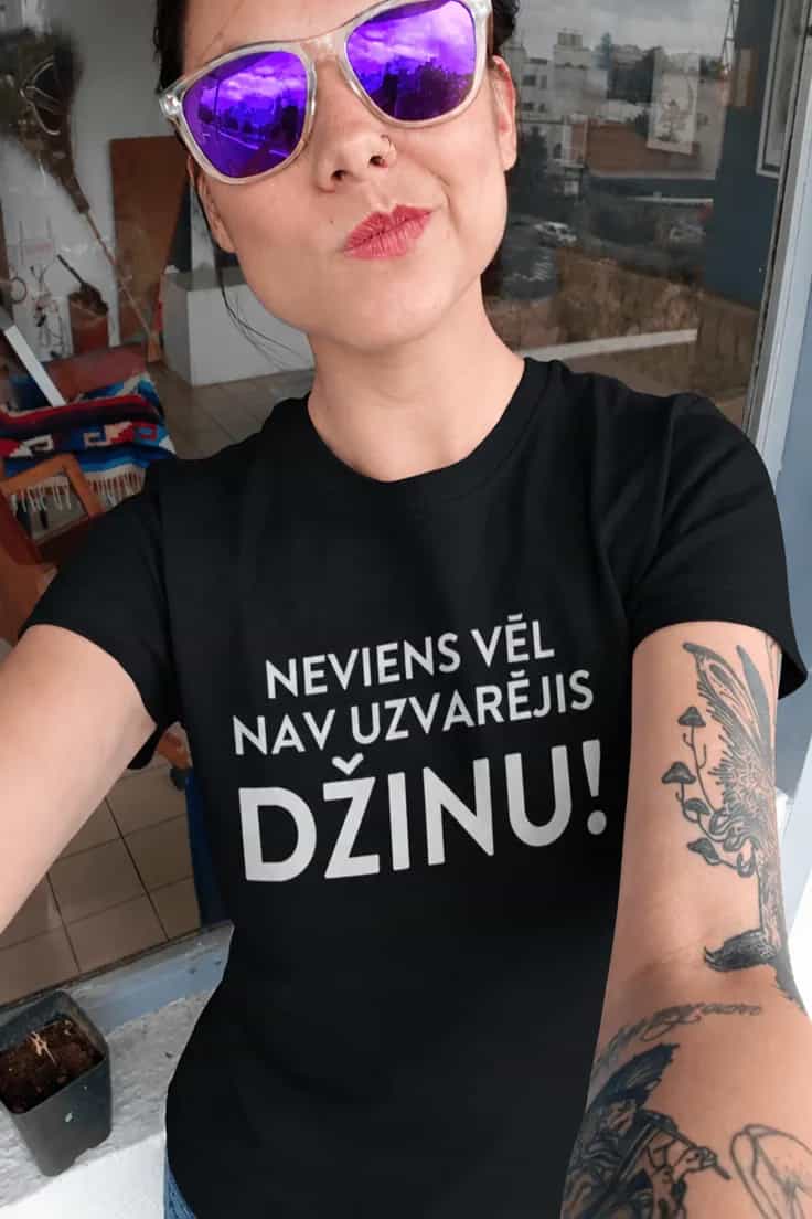 Krekls ar smieklīgu tekstu par džinu ar tekstu pēc izvēles