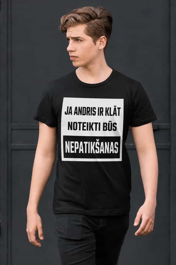 Krekls Ja viņš ir klāt, noteikti būs – ar vārdu pēc izvēles