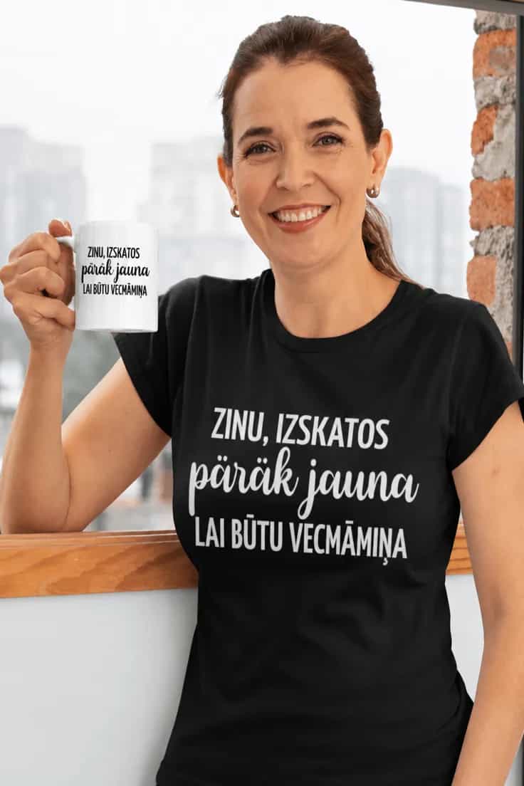 Smieklīgs krekls Par jaunu vecmāmiņai