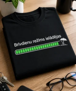 T-krekls ar uzrakstu Brīvdienu režīms ielādējas un 99% progresa joslu ar pludmales saulessargu