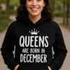 Džemperis Karalienes dzimst decembrī ar uzrakstu QUEENS ARE BORN IN DECEMBER
