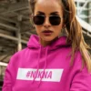Džemperis Nikna ar uzdrīkstējošu apdruku #NIKNA