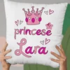 Dekoratīvs spilvens princese ar vārdu Lara ar mīlīgu personalizētu dizainu