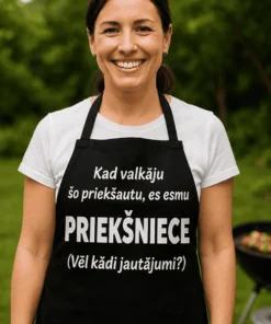 Priekšauts kad virtuvē valdu es ar uzrakstu Kad valkāju šo priekšautu, es esmu PRIEKŠNIECE (Vēl kādi jautājumi?)